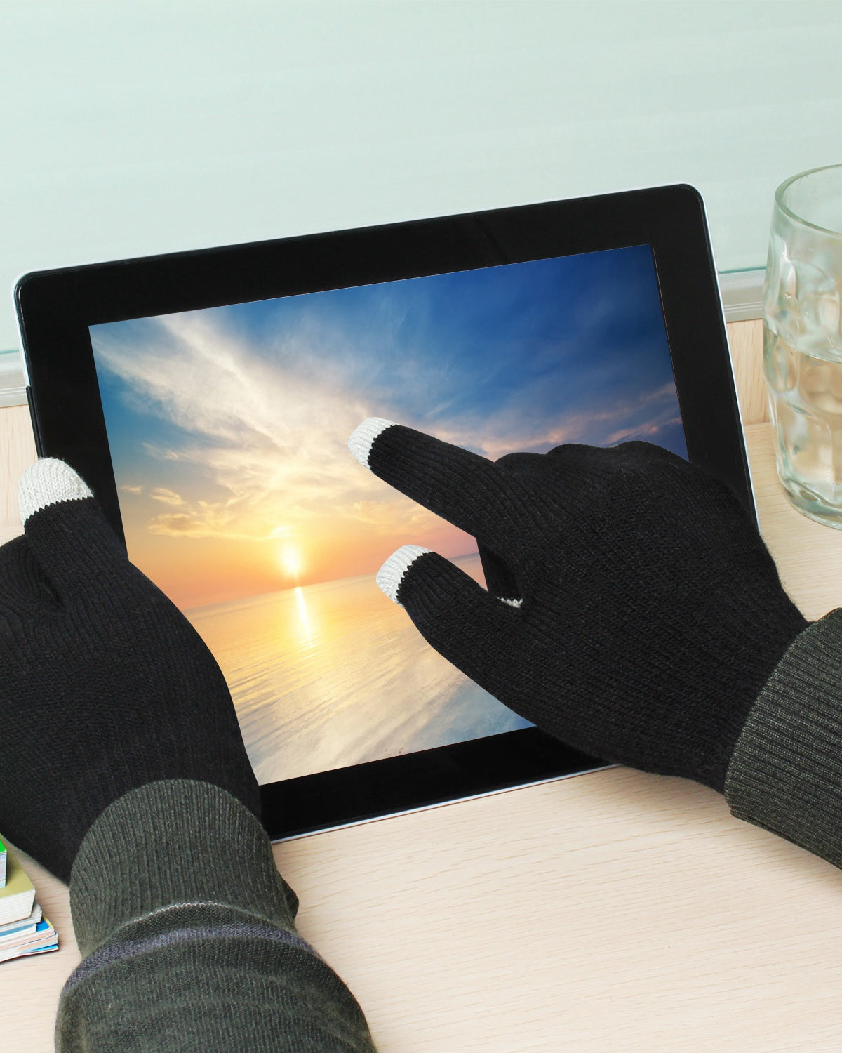Knit touchscreen gloves using a phone