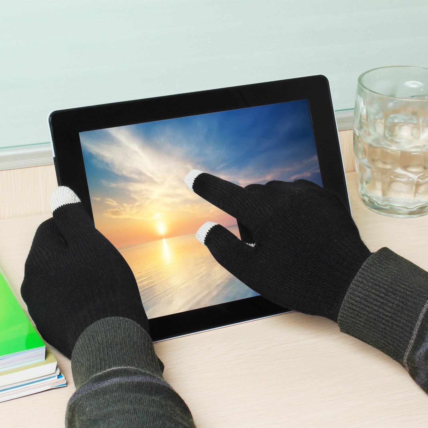 Knit touchscreen gloves using a phone